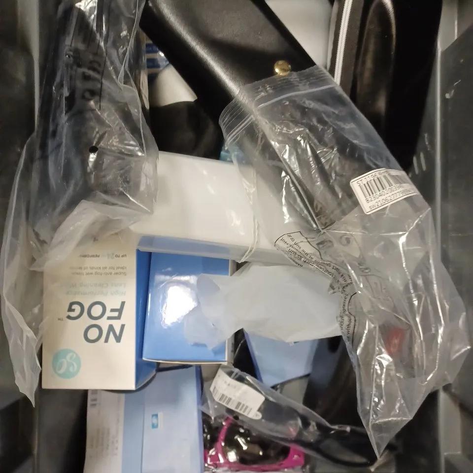 APPROXIMATELY 15 ASSORTED SUNGLASSES & SPECTACLES IN VARIOUS BRANDS	