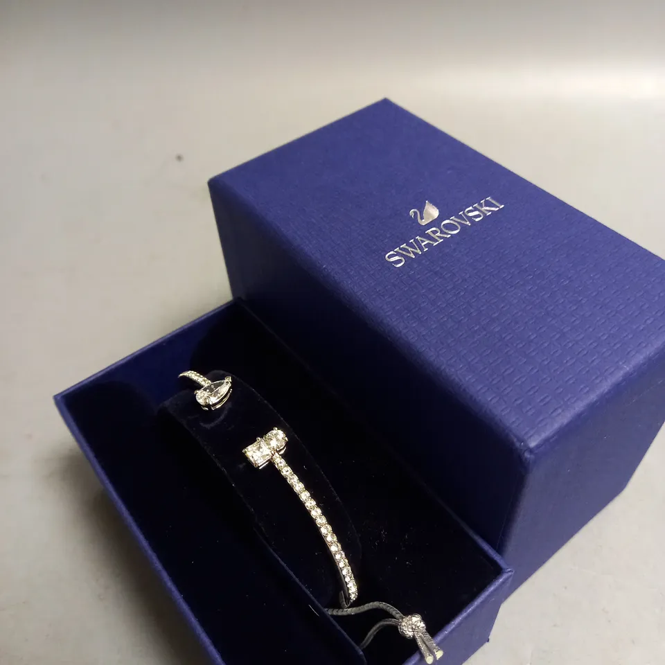 BOXED SWAROVSKI CUFF IN WHITE RHODIUM PLATED ZIRCONIA