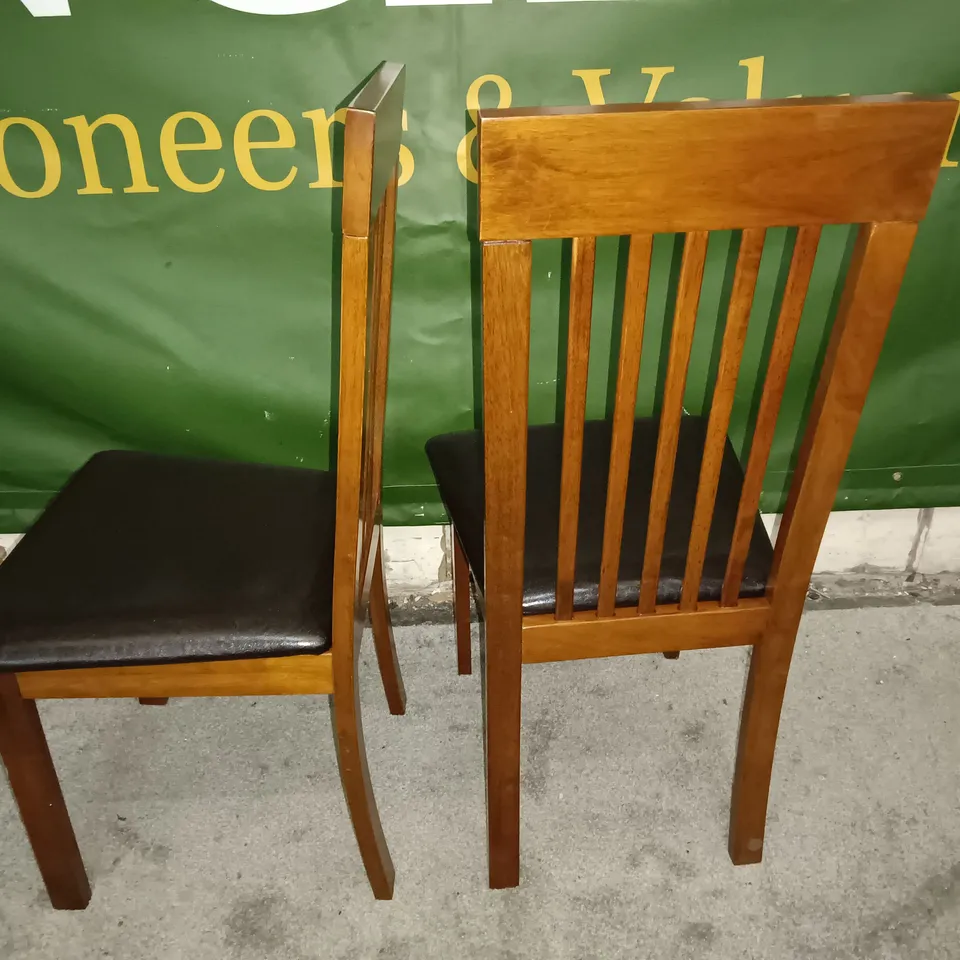 PAIR OF WOODEN SLAT BACK DINING CHAIRS WITH BLACK FAUX LEATHER SEAT PADS 