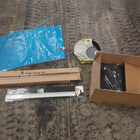 PALLET OF ASSORTED ITEMS INCLUDING: KEPLIN PICK UP TOOLS, A2 CUTTING MATS, TABLECLOTHS, CERAMIC NON-STICK PAN, ROBUS LIGHT ECT