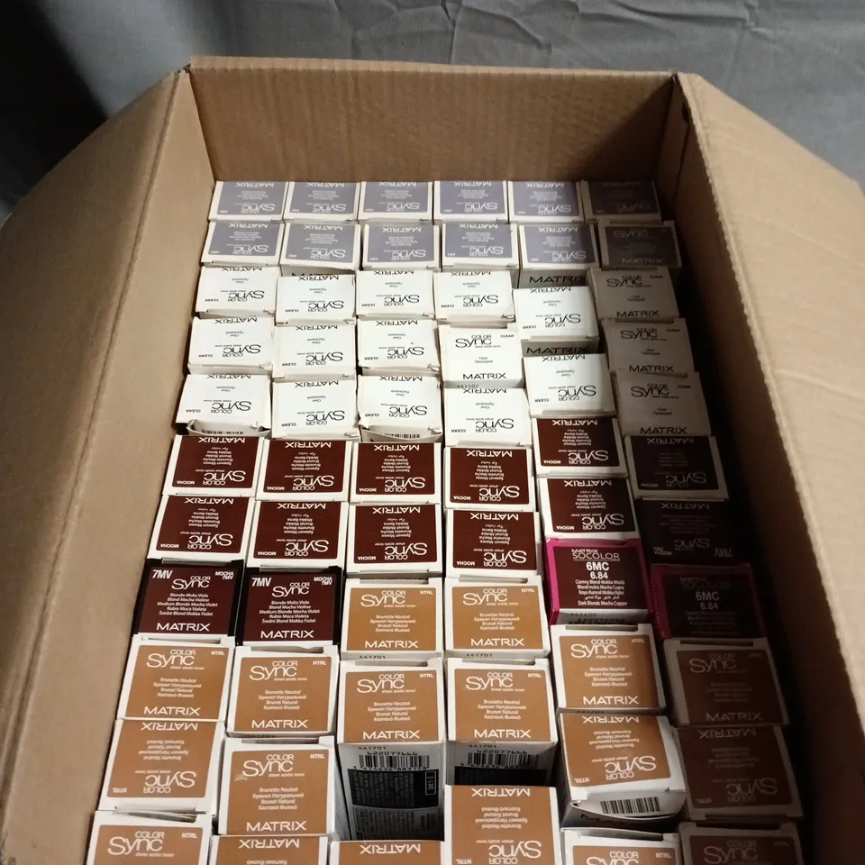 BOX OF APPROXIMATELY 60 MATRIX HAIR CARE PRODUCTS INCLUDING SO COLOR DARK BLONDE MOCHA COPPER AND COLOR SYNC MEDIUM BLONDE VIOLET ASH/BRUNETTE ASH/BRUNETTE MOCHA/BRUNETTE NEUTRAL/CLEAR