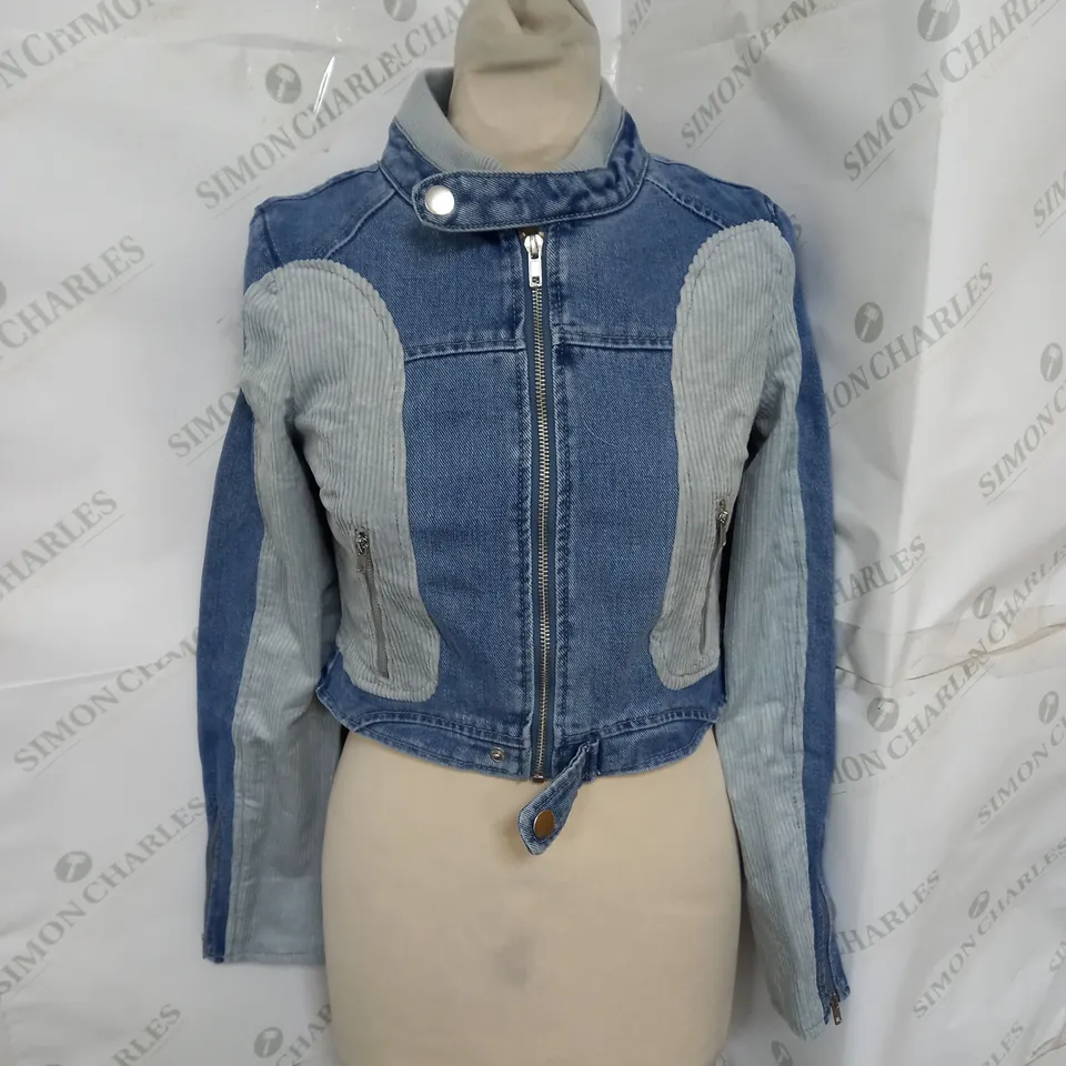 PRETTYLITTLETHING PETITE CORD DETAIL CROPPED DENIM JACKET IN MID BLUE WASH SIZE 6