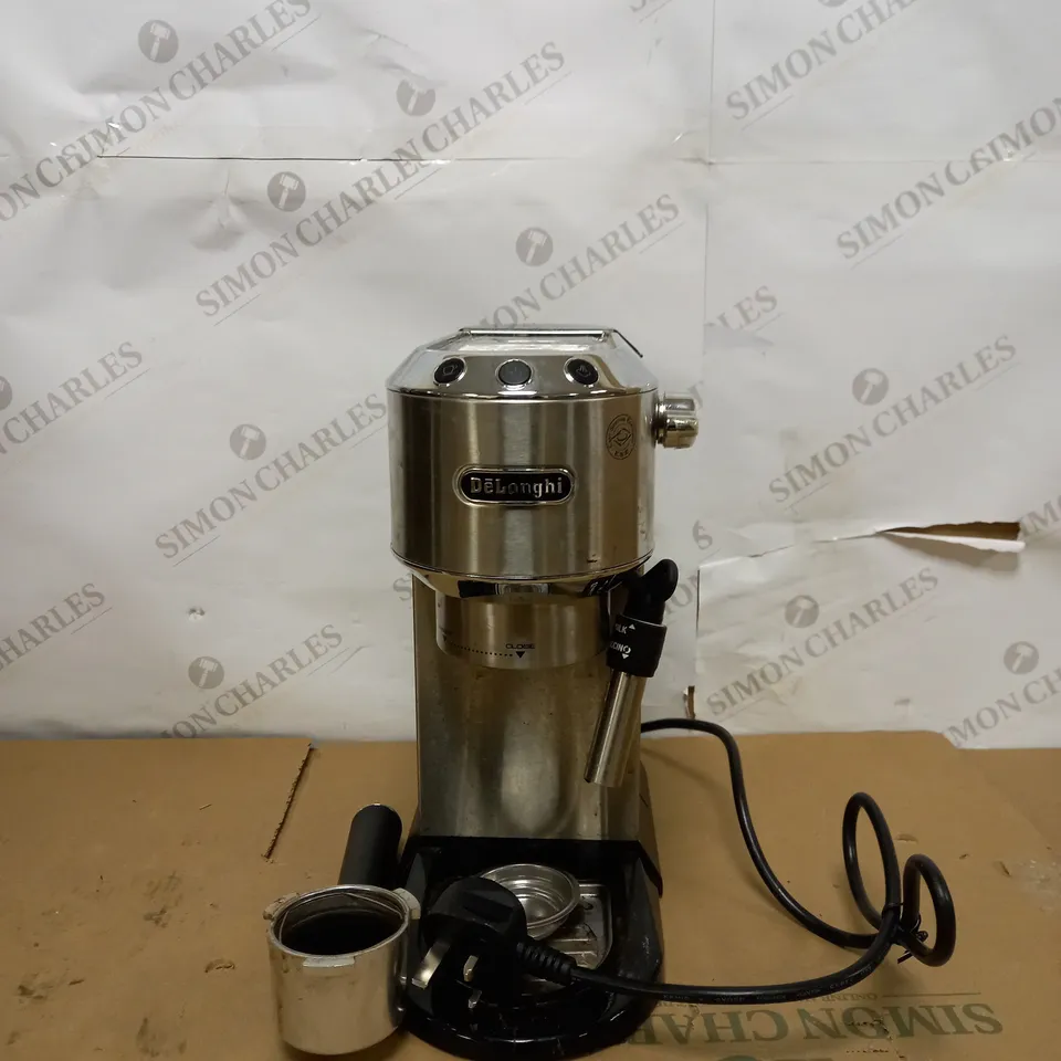 DE'LONGHI DEDICA STYLE TRADITIONAL BARISTA PUMP ESPRESSO MACHINE