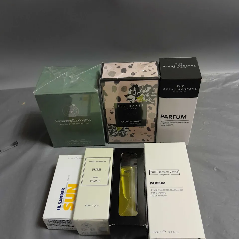 BOX OF APPROXIMATELY 7 ASSORTED BOXED FRAGRANCES TO INCLUDE - JIL SANDER SUN - THE SCENT RESERVE - THE ESSENCE VAULT - ETC