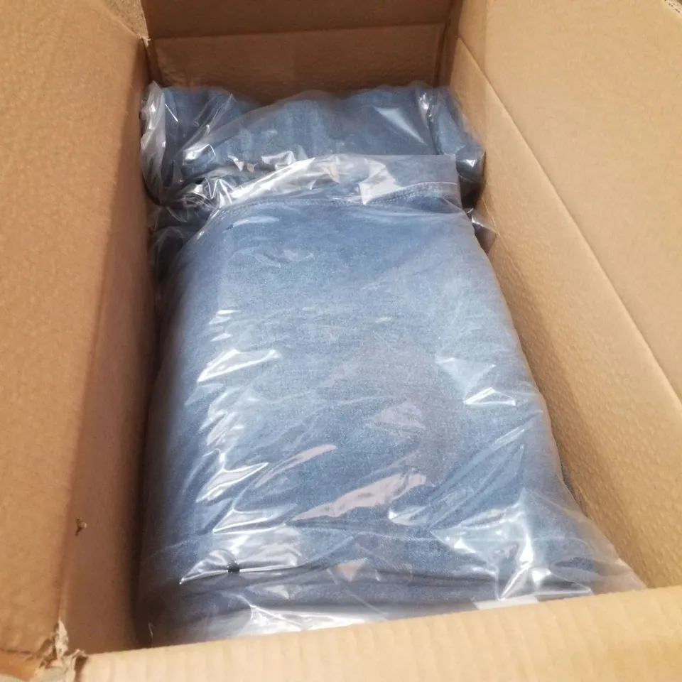 BOX CONTAINING APPROXIMATELY 12 BRAND NEW SIMPLY BE MID BLUE PLEAT DETAIL WIDE LEG JEANS - SIZE 22L