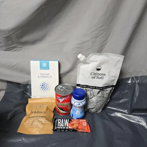 APPROXIMATELY 15 ASSORTED FOOD ITEMS TO INCLUDE - APTAMIL READY TO DRINK MILK, CITIZENS OF SOIL EXTRA VIRGIN OLIVE OIL CLUB AND ANKHWAY MUSHROOM GUMMIES