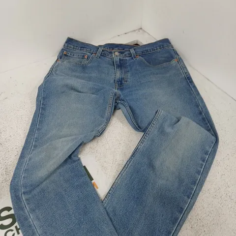 LEVI'S JEANS – MEN'S BLUE DENIM, 32W X 32L (W32 L32) – PATCH LABEL