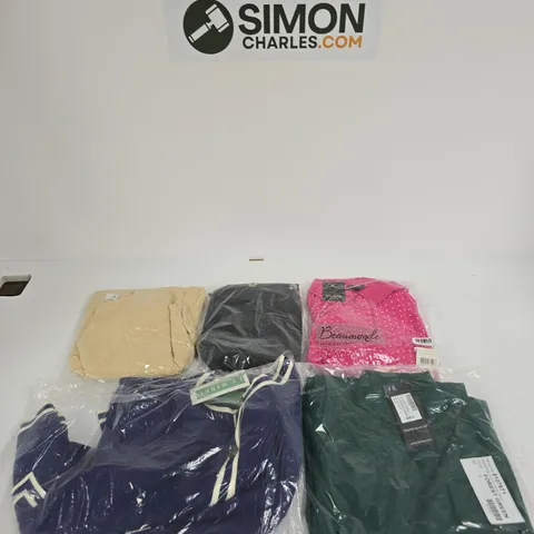BOX OF APPROXIMATELY 15 ASSORTED CLOTHING ITEMS IN VARIOUS COLOURS, STYLES AND SIZES
