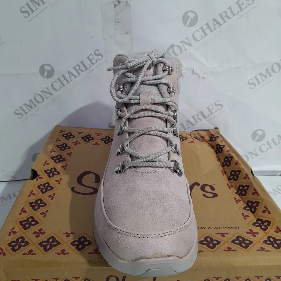 BOXED SKECHERS SYNERGY WARM TECH BOOTS, BLUSH - SIZE 8