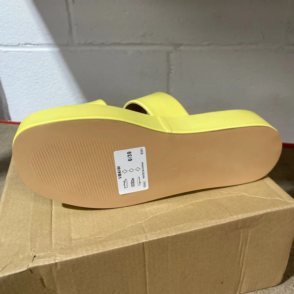 BOXED PAIR OF VERY YELLOW OPEN TOP SHOES SIZE 6