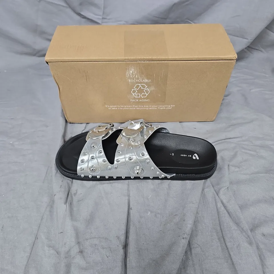  WOMEN'S SILVER STUDDED SANDALS – DOUBLE BUCKLE STRAPS - SIZE UK 7