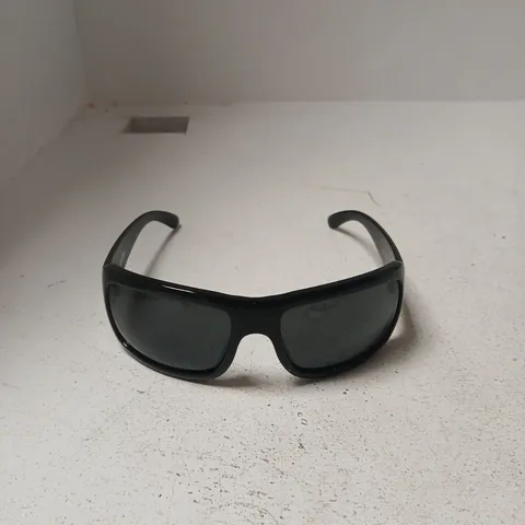 BOLLÉ SUNGLASSES – BLACK WRAPAROUND
