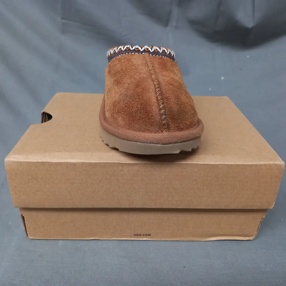 BOXED PAIR OF UGG INFANT SHOES IN CHESTNUT UK SIZE 7