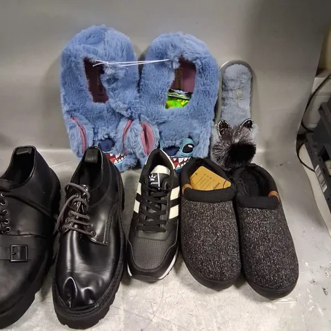 APPROXIMATELY 30 PAIRS OF ASSORTED SHOES AND FOOTWEAR