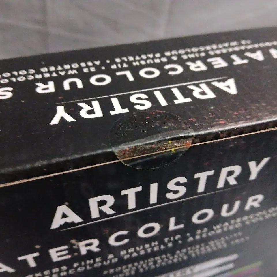 ARTISTRY 54-PIECE WATERCOLOUR SET