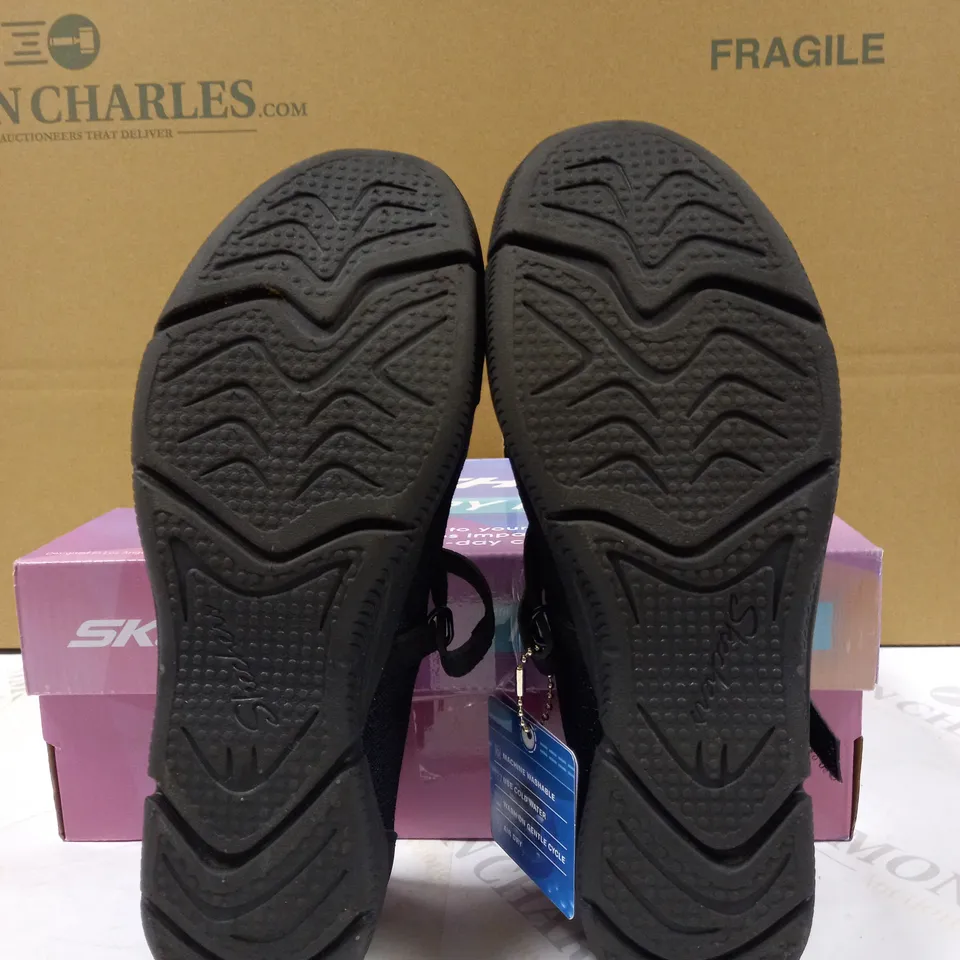 SKETCHERS BE LUX AIRY WINDS SHOE SIZE 4.5