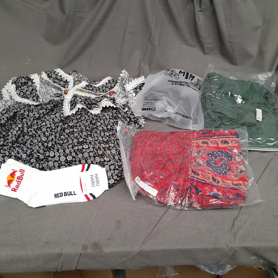 BOX OF APPROX 10 X ASSORTED CLOTHING ITEMS TO INCLUDE; DRESSES, SOCKS ETC 