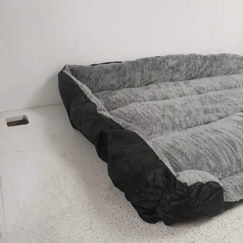 LARGE GREY PLUSH LOUNGE CUSHION FOR DOGS