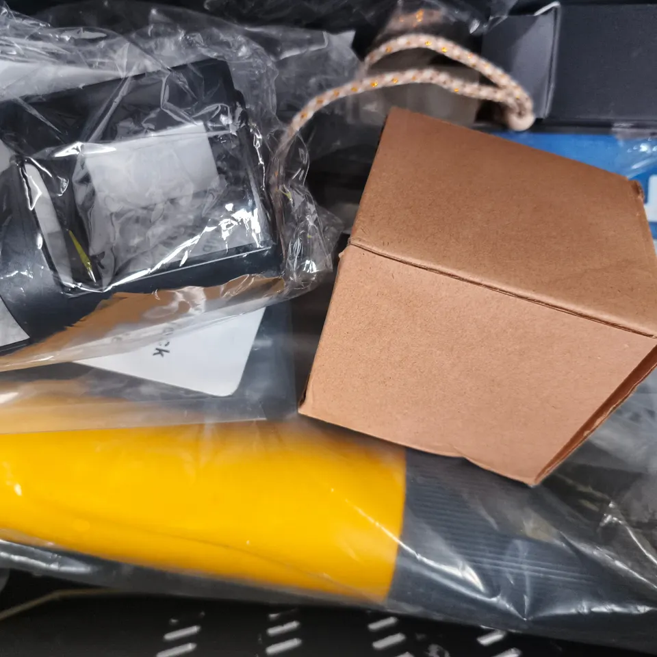 APPROXIMATELY 8 ASSORTED ITEMS TO INCLUDE RATCHET STRAPS, ETC