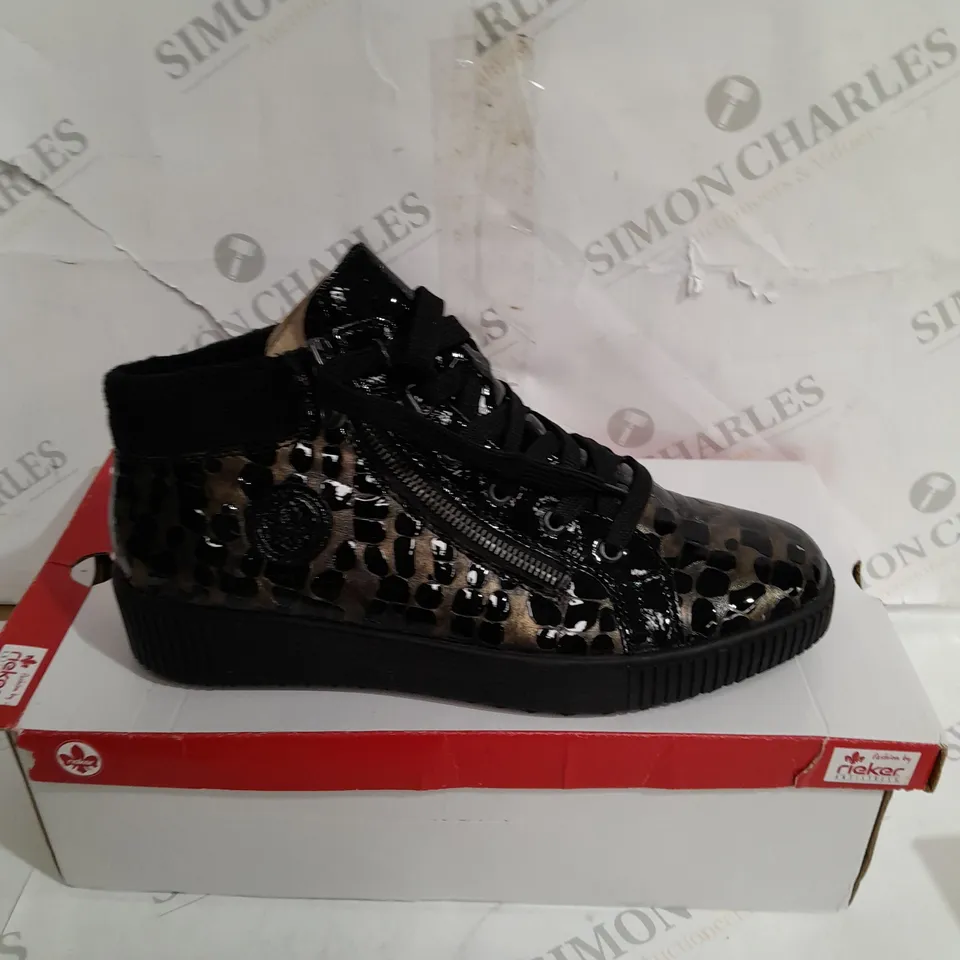 RIEKER TRAINER BOOT SIDE ZIP BLACK PATENT MULTI COLOURED - SIZE UK 7.5 - BOXED 