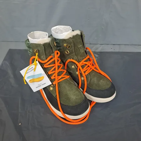 PAIR OF STRIVE COTSWOLD WATERPROOF LACE-UP WALKING BOOTS - 5.5