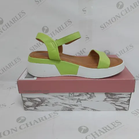 BOXED PAIR OF MODA IN PELLE ORINA SANDALS IN LIME SIZE 6