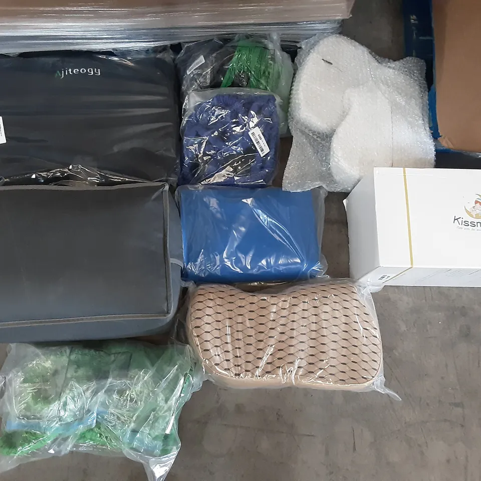 PALLET OF ASSORTED PRODUCTS TO INCLUDE FIXING EXPANDABLE HOSE, AJITEOGY SEAT CUSHION, MEMORY FOAM CERVICAL PILLOW, TRAVEL EASE MEMORY FOAM SEAT CUSHION, BCOZZY CUSHION, KISSMOON MEMORY FOAM PILLOW  