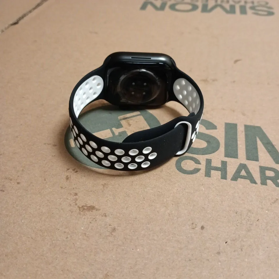 APPLE WATCH SERIES 9 45MM ALUMINIUM WITH NIKE-STYLE SPORT BAND – BLACK/WHITE UNBOXED