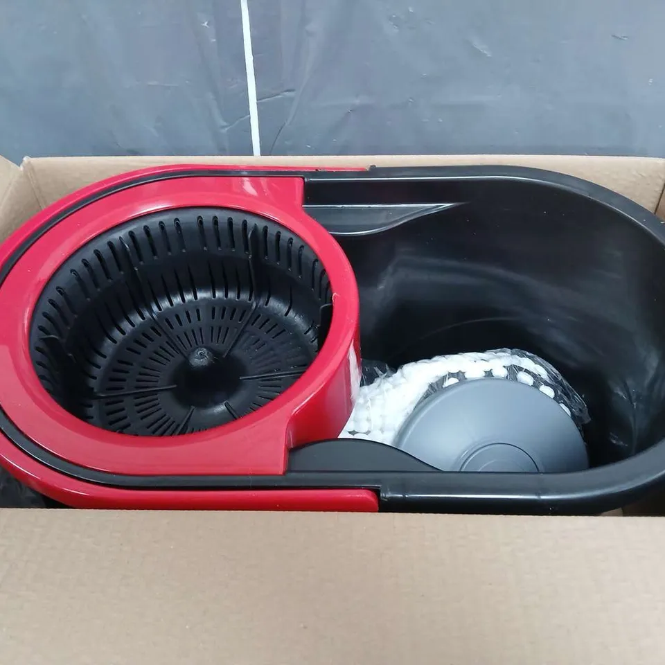 BOXED SPIN MOP SYSTEM IN BLACK/RED