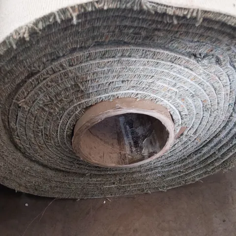 ROLL OF QUALITY GREEN FLECKED CARPET APPROXIMATELY 4M × 12.22M