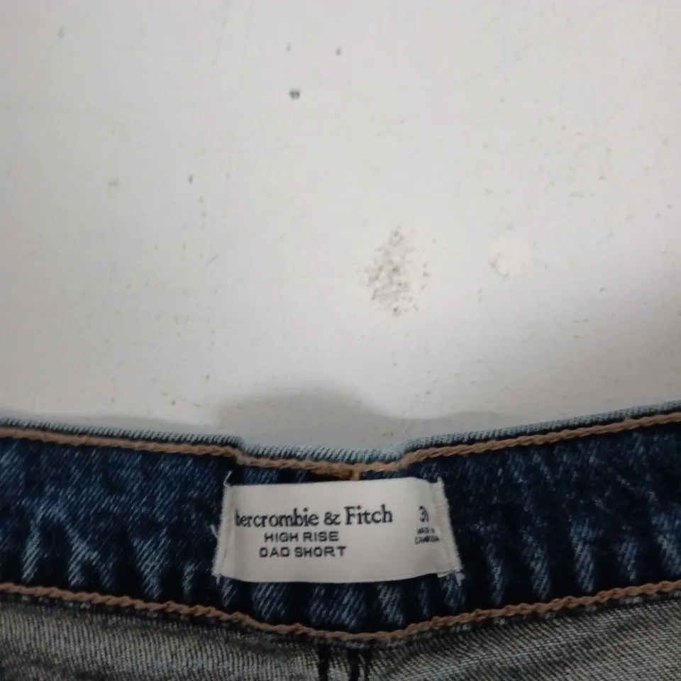 ABERCROMBIE & FITCH HIGH RISE DAD SHORT – DENIM, UK 12 (US 30), MADE IN CANADA
