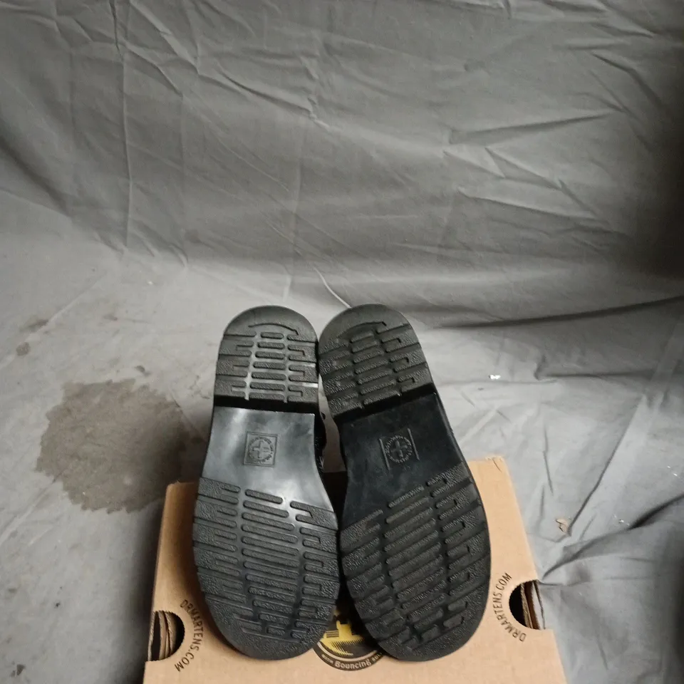 DR. MARTENS RAINBOW 1460T KIDS BOOTS – BLACK PATENT, UK 9 (EU 27, US 10)