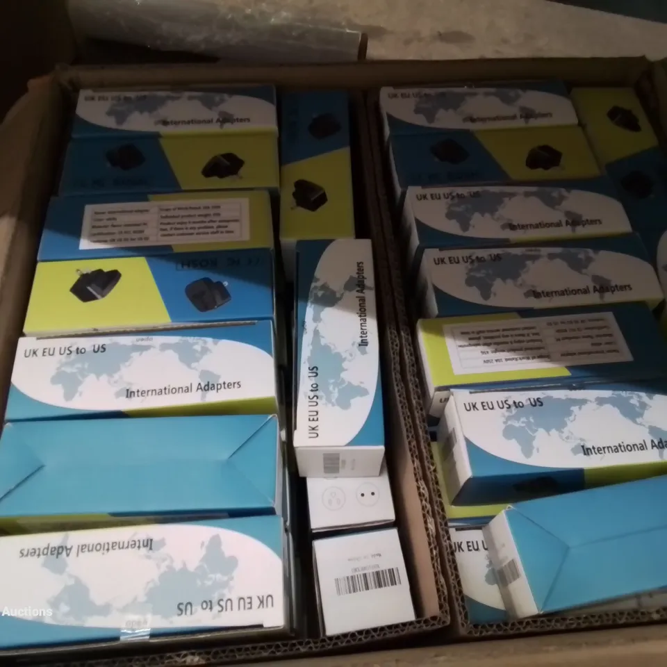 A BOX OF APPROXIMATELY 70 INTERNATIONAL ADAPTER PLUGS