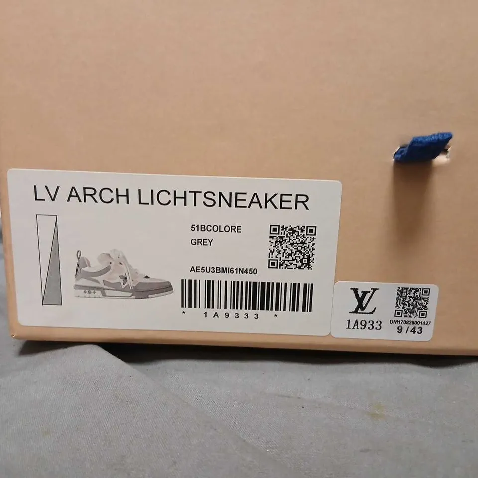 LOUIS VUITTON ARCH LIGHT SNEAKER – GREY/BEIGE SIZE 9