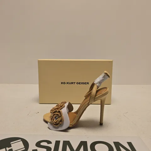KG KURT GEIGER SANDALS WITH FLORAL EMBELLISHMENTS – BEIGE (WOMENS) SIZE EU 38
