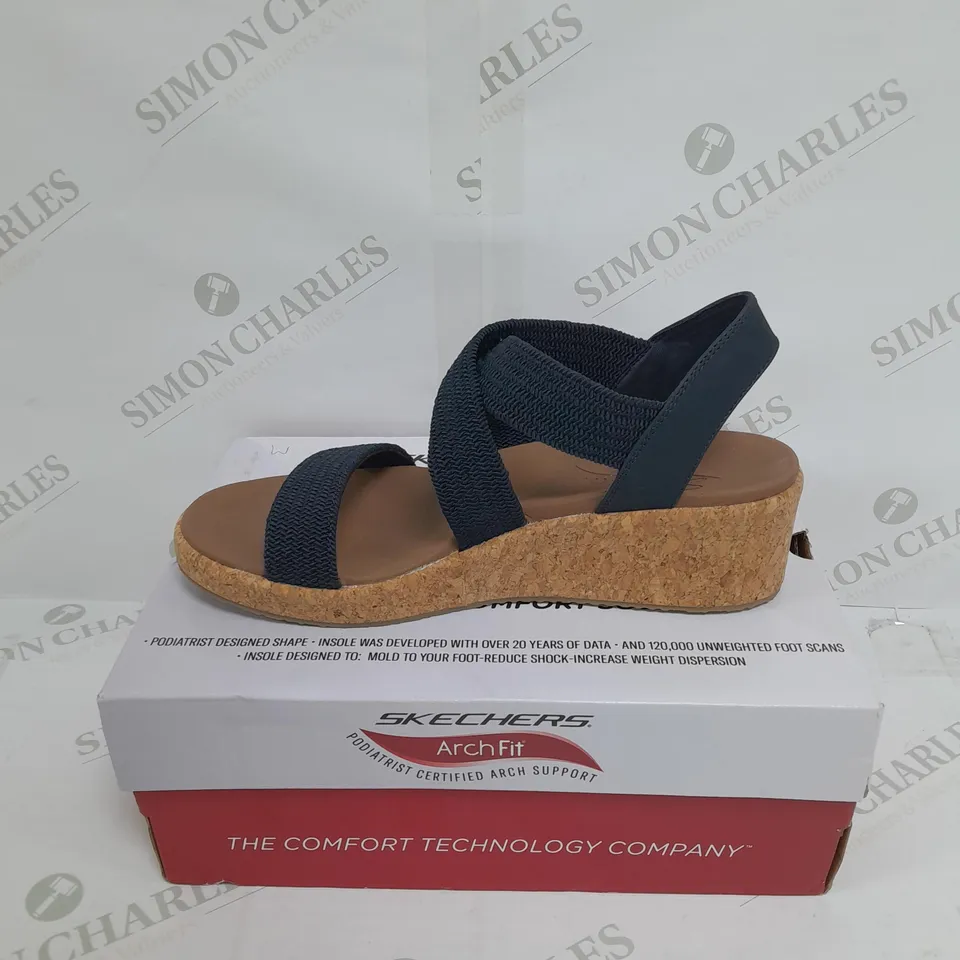 SKECHERS ARCH FIT BEVERLEE RAFFIA WEDGE SANDAL SIZE 6