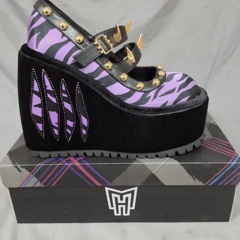 BOXED KOI MONSTER HIGH CLAWSOME WOLF PLATFORM BOOTS IN BLACK- UK 4