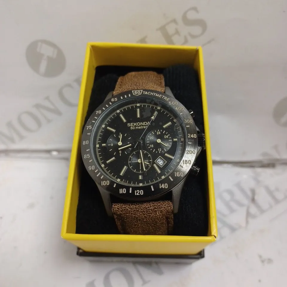 BOXED SEKONDA WATCH - JAPAN MOVEMENT - STAINLESS STEEL BACK - LEATHER STRAP - WATER RESISTANT 50M - SUB DIAL. 