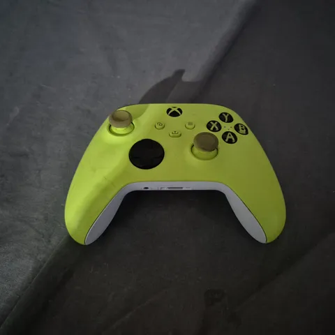 WIRELESS XBOX CONTROLLER - LIME/WHITE 