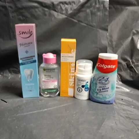 APPROXIMATEY 20 ASSORTED HEALTH AND BEAUTY PRODUCTS TO INCLUDE - GARNIER MICELLAR WATER - COLGATE TOOTHPASTE & MOUTHWASH AND CETRABEN CREAM