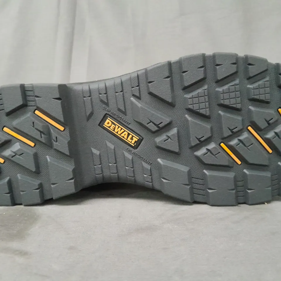 BOXED PAIR OF DEWALT STEEL TOE ANKLE BOOTS IN BLACK UK SIZE 10