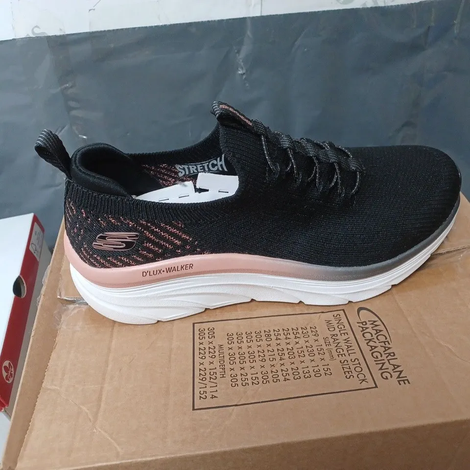 PAIR OF SKECHERS D'LUX-WALKER MEMORY FOAM TRAINERS IN BLACK AND PINK IN SIZE 5 UK 