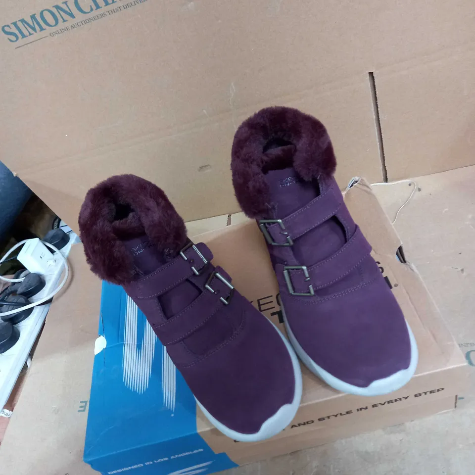 SKETCHERS PERFORMANCE BURGUNDY SHOES SIZE 5 