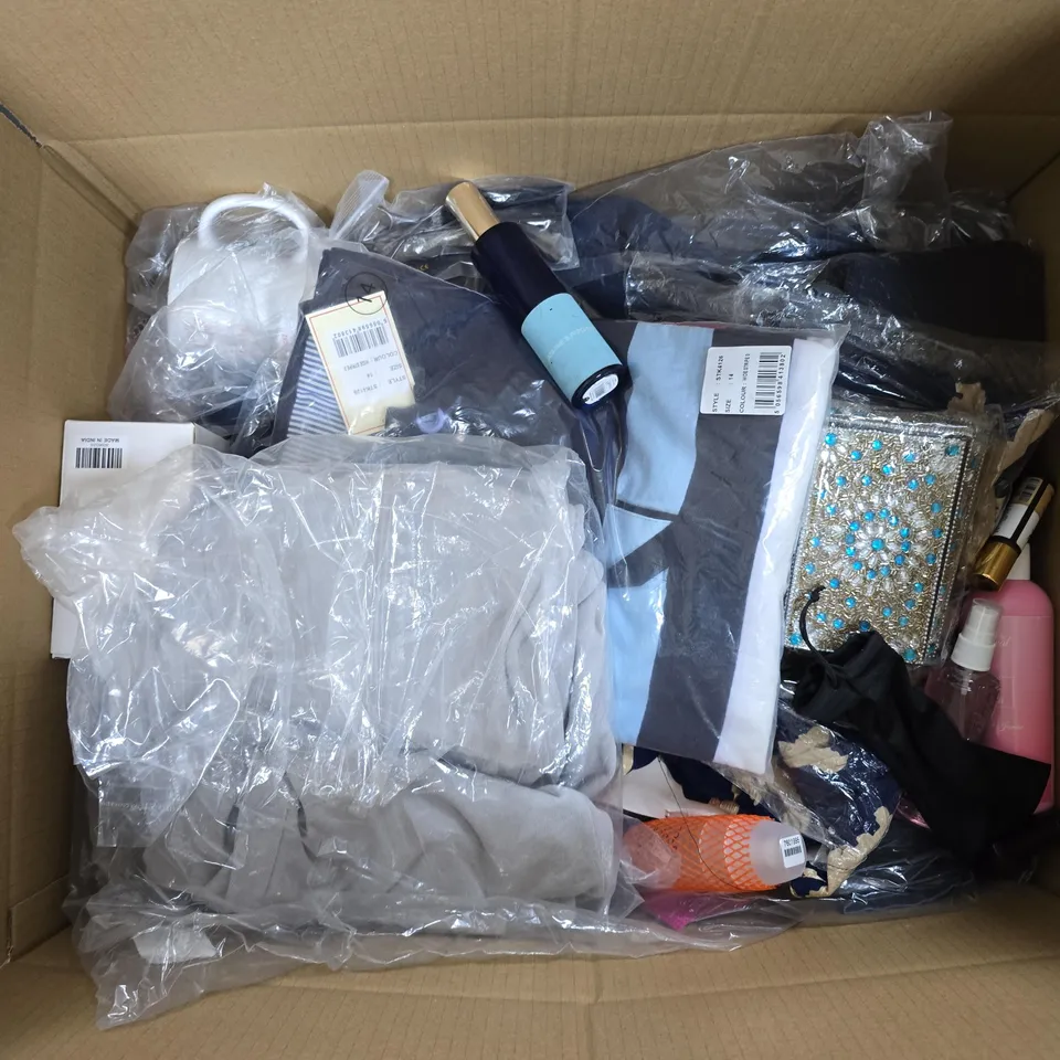 APPROXIMATELY 20 ASSORTED ITEMS TO INCLUDE PURE & NATURAL FLEECE, AMOUR DE CARNAVAL BODY WASH, BED HEAD TIGI TEXTURE WASH, ETC - COLLECTION ONLY