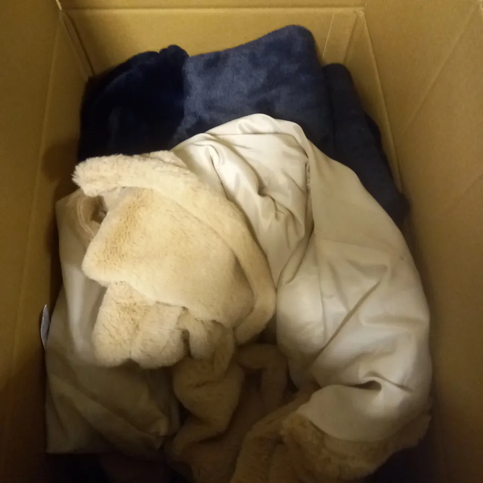 LOT OF 4 HELENE BERMAN FAUX FUR JACKETS BLUE AND MINK ASSORTED SIZES