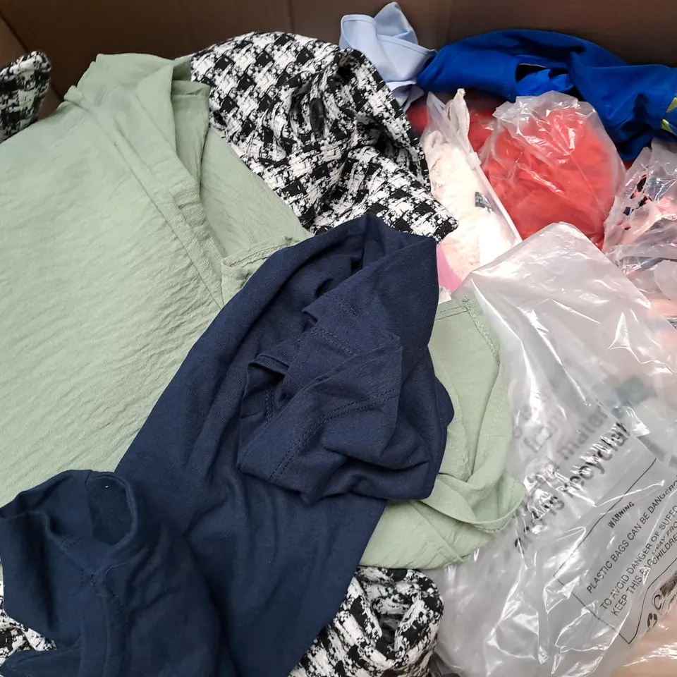 BOX OF APPROXIMATELY 25 ASSORTED CLOTHING ITEMS TO INCLUDE - SHORTS , BIKINI PANTS - TOP ETC