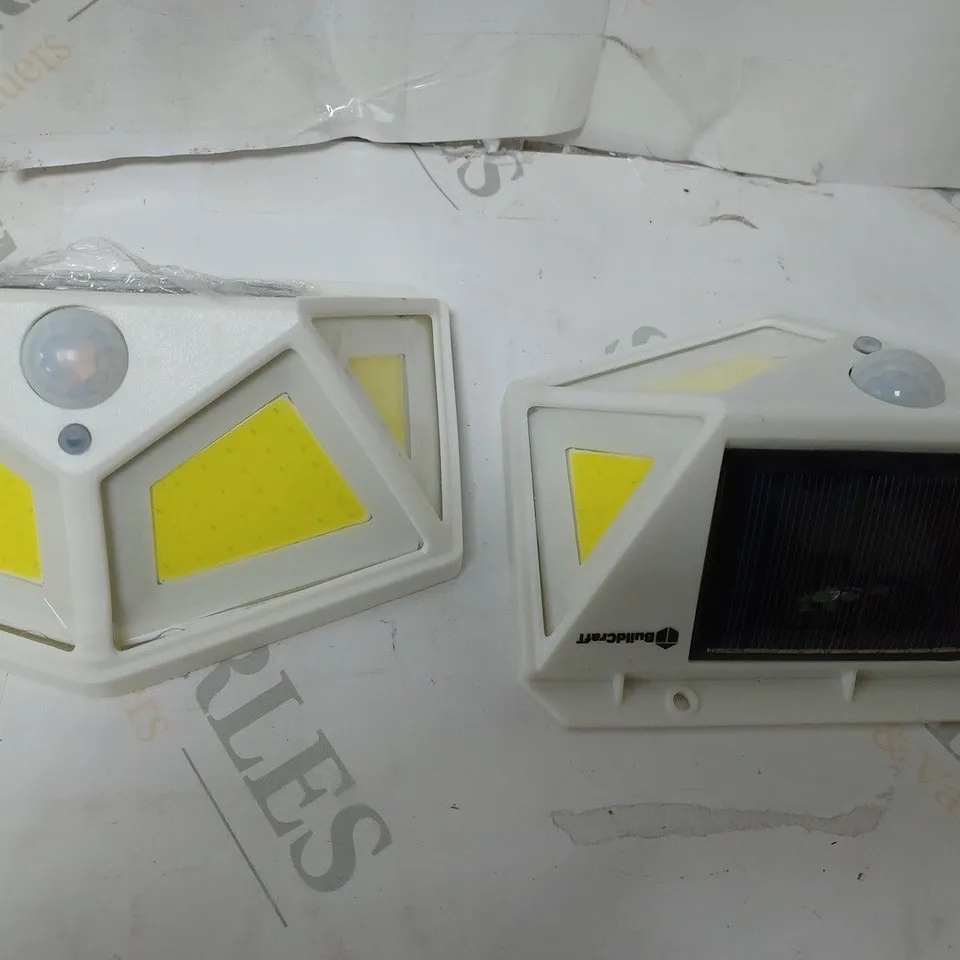 BOXED BUILDCRAFT 400 LUMENS SECURITY SOLAR LIGHT 