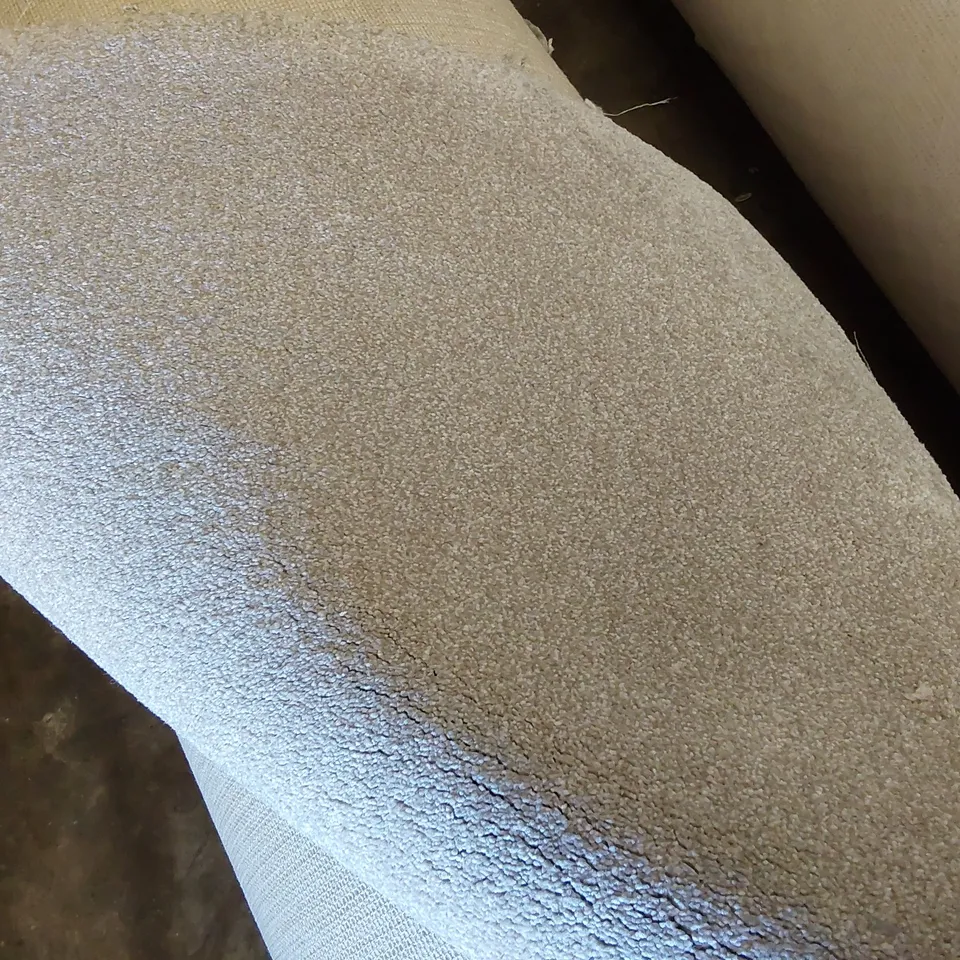 ROLL OF QUALITY ULTIMATE IMPRESSIONS PEAR CARPET APPROXIMATELY 5M × 14.5M