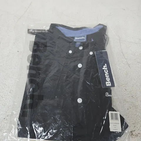 BENCH BUTTON SHIRT IN BLACK – XXL