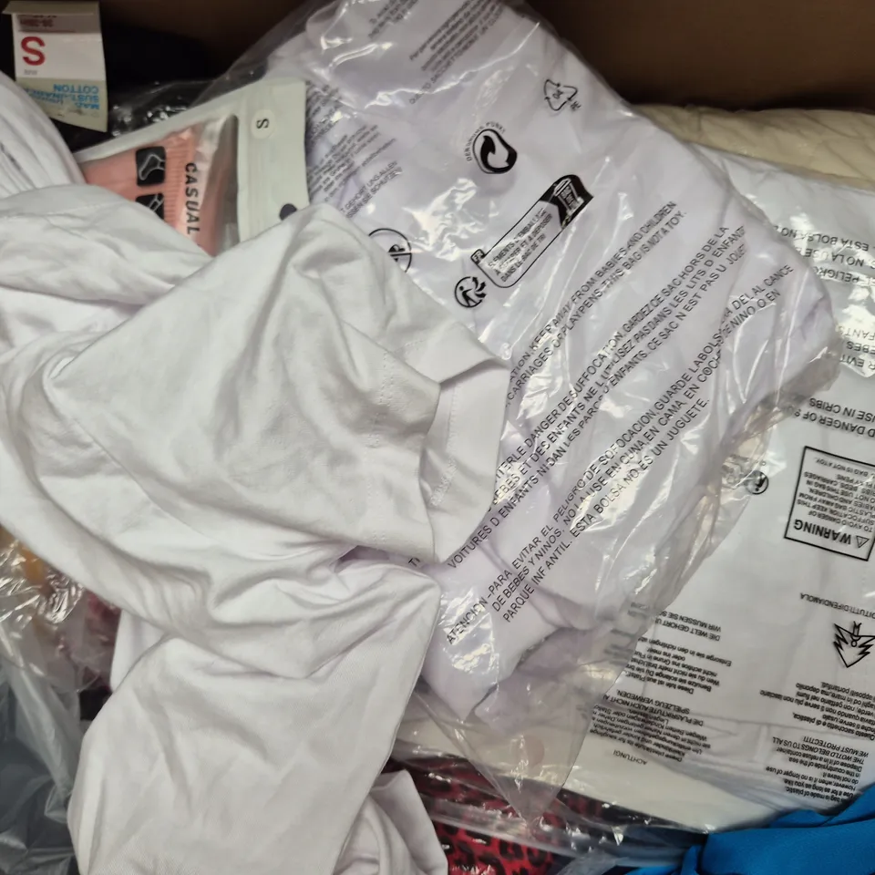 BOX OF APPROXIMATELY 20 ASSORTED CLOTHING AND FASHION ITEMS IN VARIOUS STYLES, SIZES, AND COLOURS - COLLECTION ONLY